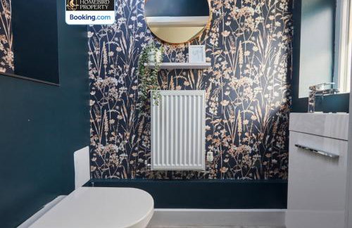 Spacious 4BDR House By Homebird Property Management Short Lets & Serviced Accommodation Leeds With Private Parking & Garden - Foto 36