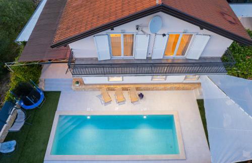 Luxury Villa Kristina with Heated Pool near Omis for 12 Guests - Foto 43