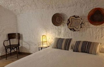 Cueva de la Higuera - Photo 5