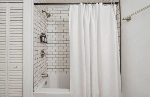 Cozy Kennesaw Apartment Close to KSU with EV Plug In - Foto 17