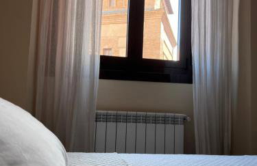 Apartment in monumental square Madrid Center - Photo 8