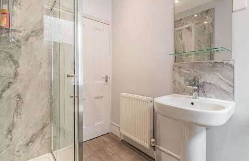 Coastal Apartment with Sea View 2 Minutes from Beach and Town Center - Foto 7