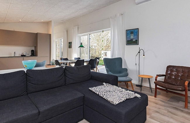 8 Person Holiday Home in Thyholm - Photo 8