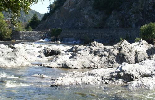Lovely house with grass garden, shared swimmingpool, next to the river Ardèche - Foto 24