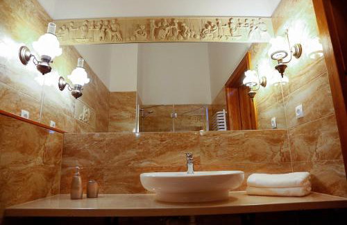 Za Siódmą Górą - Foto 35