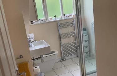 Lovely riverside cottage, Weybridge, Surrey - Foto 10