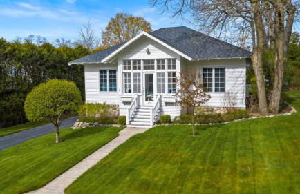 Experience comfort at Andrea Bluff Cottage, a 3-bedroom home in Harbor Springs. - Foto 24