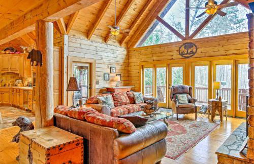 Lake Hartwell Lodge with Dock, Theater and Hot Tub! - Foto 5