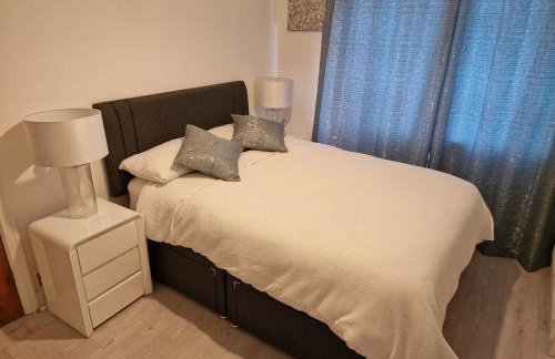 L & J ESCAPES- 4 BEDROOMs SUITABLE FOR CONTRACTORS AND FAMILIES- LARGE PRIVATE PARKING-10 MINUTES TO M6 JUNCTION 9 - Foto 22