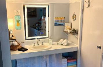 Romantic Beach Style Cottage close to everything! - Photo 15