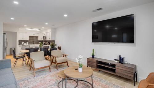 Superior 4BR 2BA Holiday Home with Hot Tub & Grill - Foto 2