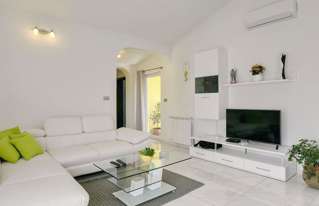 Apartment With Modern Decor and Spacious Garden, 3 km From the Beach - Foto 16