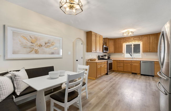 Downtown Windsor Home With Hot Tub & Pool Table - Foto 12