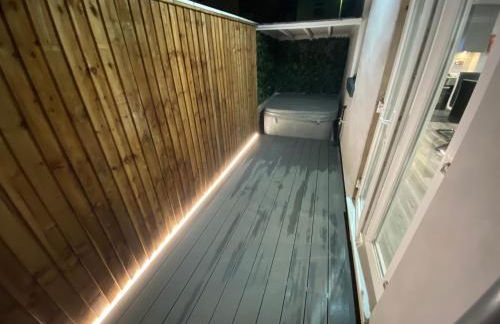 Edward Place Luxury Hot Tub Apartments - Foto 22