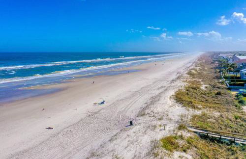 Beachside snowbird escape with fenced yard & washer/dryer - walk to beach access - Foto 36