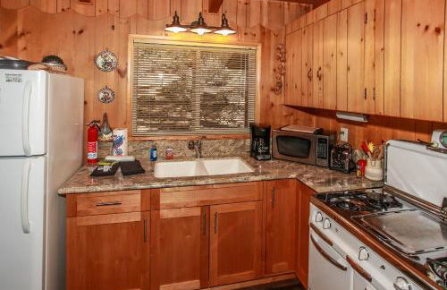 Owl Cabin - Sierra style cabin located on a quiet road in Fawnskin and backs up to National Forest! - Foto 5