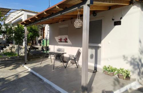 Io's Guest House - Photo 7
