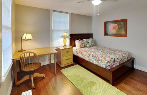 Yellow Belle on Avenue L - Foto 19