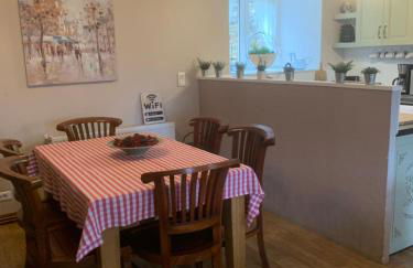 Two Cottages in Beautiful Brittany 5 Bedrooms Sleeps 10 Pets Welcome Heated Swimming Pool Free Wifi - Foto 20