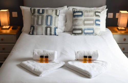 Air Maison - Family Home with Off-Road Parking - Photo 14