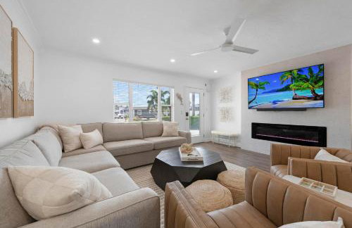 Bayside Hideaway! Private pool with water view and canal side dock! Available for Summer! - Foto 6