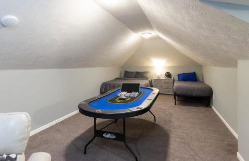 5 Bedroom 3200 Sq Ft House for Downtown Travelers - Photo 54