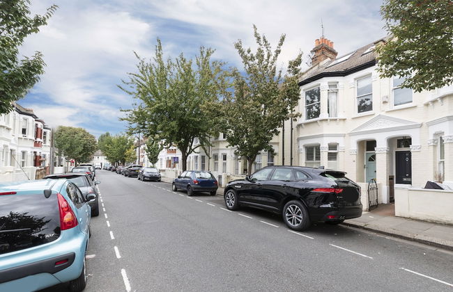 JOIVY Charming 3 bed house with a rooftop terrace - Photo 30