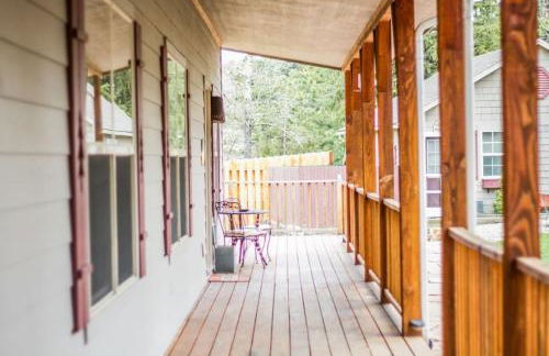 Twin Owls Lodge, Great for families Master bedroom, Loft, full kitchen, Dogs OK - Foto 10