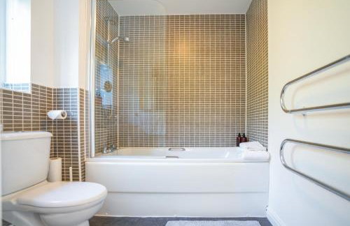 Stylish Apartment with Private Parking - Foto 36