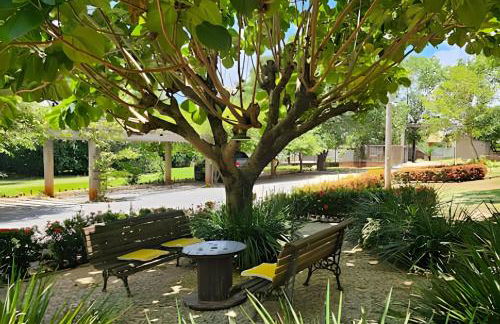 Charme de um típico chalé de campo com lareira. - Foto 46