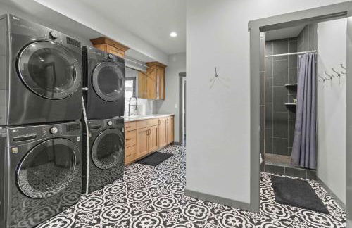 West Cabin- Yellowstone Family Retreat- Sled Hill - Foto 33