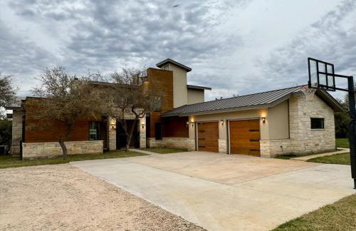 Upscale Modern Hill Country Home! Has it ALL! - Foto 1