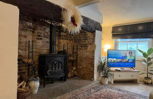 Jackdaw Cottage-Beautiful Cottage, Town Centre - Photo 1