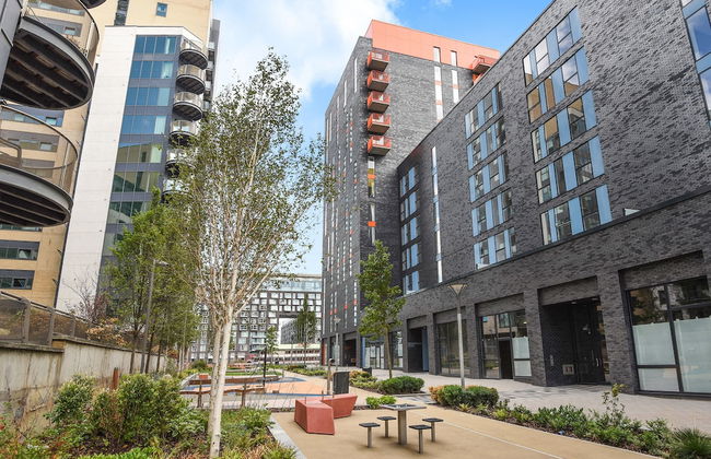 Millharbour Residences - Photo 18