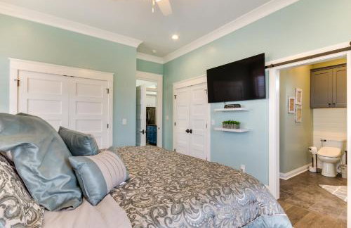 Greenwood Getaway with Furnished Patio and Lake View - Foto 10