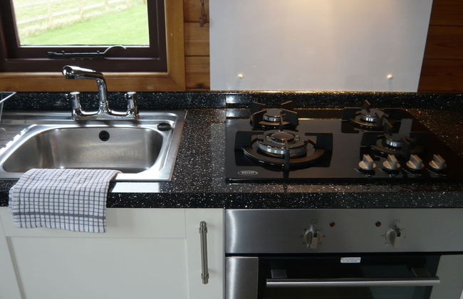 Cosy Pine Lodge With far Reaching Country Views and Large sun Deck - Photo 3