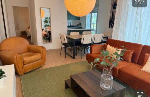 Grand appart lumineux - 6 pers, wifi, parking, check-in facile, proche commodités & métro 5min - Foto 1