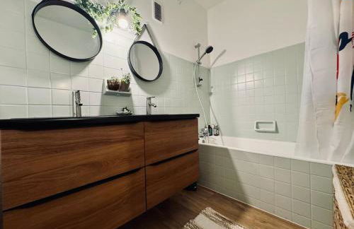 Bel Appartement Gare Centre Face aux Remparts 8 personnes Parking WIFI - Photo 21