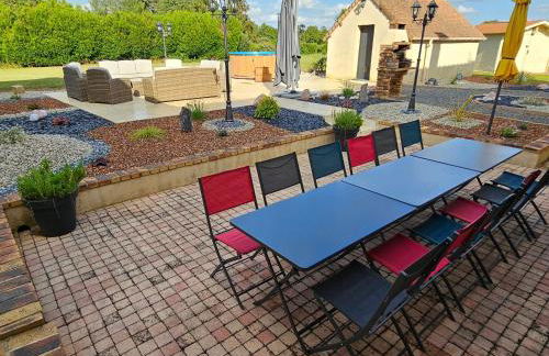 Gîte de charme 12 personnes près du Mans avec piscine chauffée - FR-1-410-381 - Photo 4