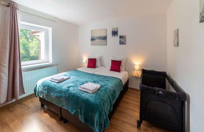 Family Villa Near Lake - Photo 5