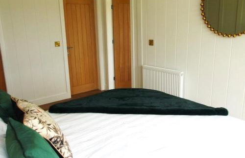 Phoenix Lodge - Luxury 2 ensuite bedrooms, lakeside views - Foto 20