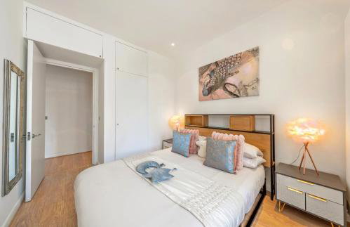 INTERIOR-DESIGN Apartment with HUGE Terrace - Photo 37