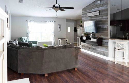 Modern 3BR Home, Saltwater Pool, Fenced Yard - Foto 6