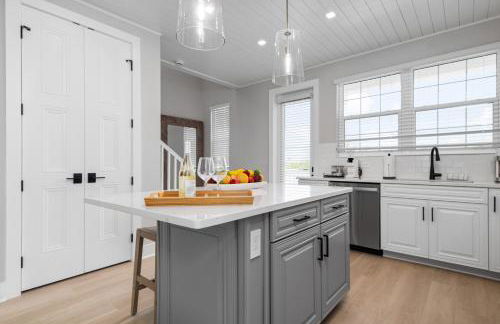 CASA NICA! Luxury Private Pool Home with dock on a saltwater canal! - Foto 18