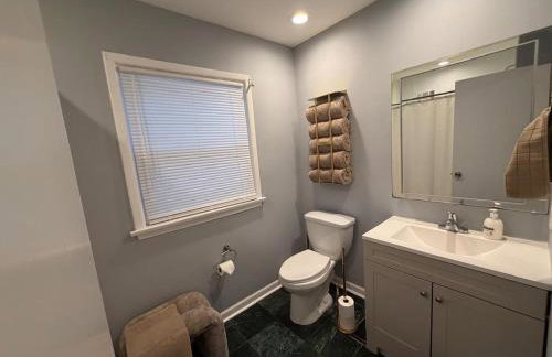 TheCreekHouse 5BR Sanctuary w Sunroom and Games - Foto 22