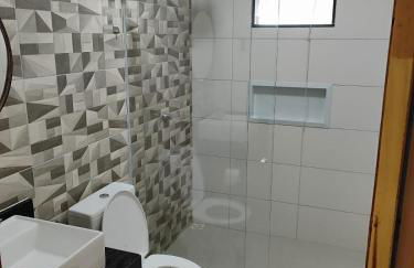 ESPAÇO PÉROLA GUANABARA, 70 Metros do Mar, 4 Suítes independentes COM AR, Área Gourmet Integrada com Piscina,Churrasqueira, 900 Metros de CASTELHANOS, ideal para FAMÍLIAS E AMIGOS - Foto 24