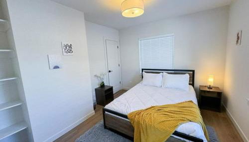 Gorgeous Move in Ready 2 BR Duplex - Photo 5