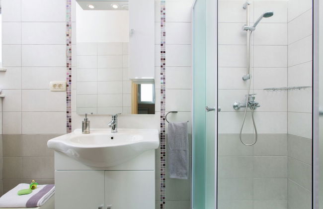 Detached Villa With Private Pool Located on Hill Overlooking Kvarner - Foto 16