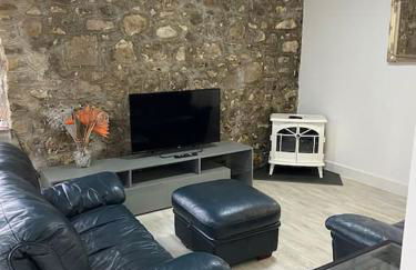 Beautiful renovated former coach house - Photo 11