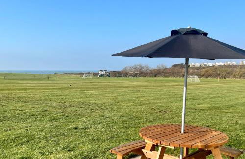 BAYVIEW self-catering coastal bungalow in rural West Wight - Photo 3